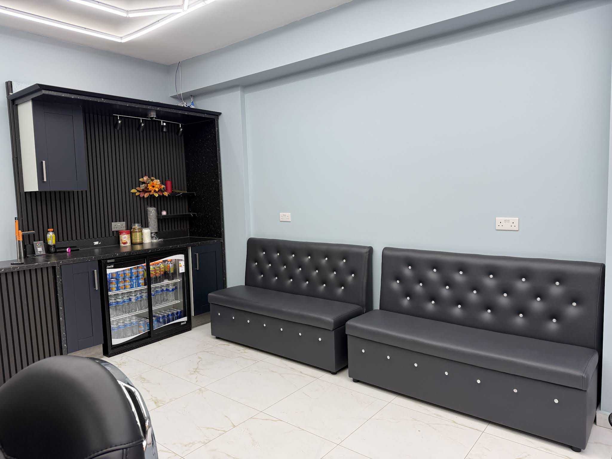 Comfortable waiting lounge with complimentary drinks
